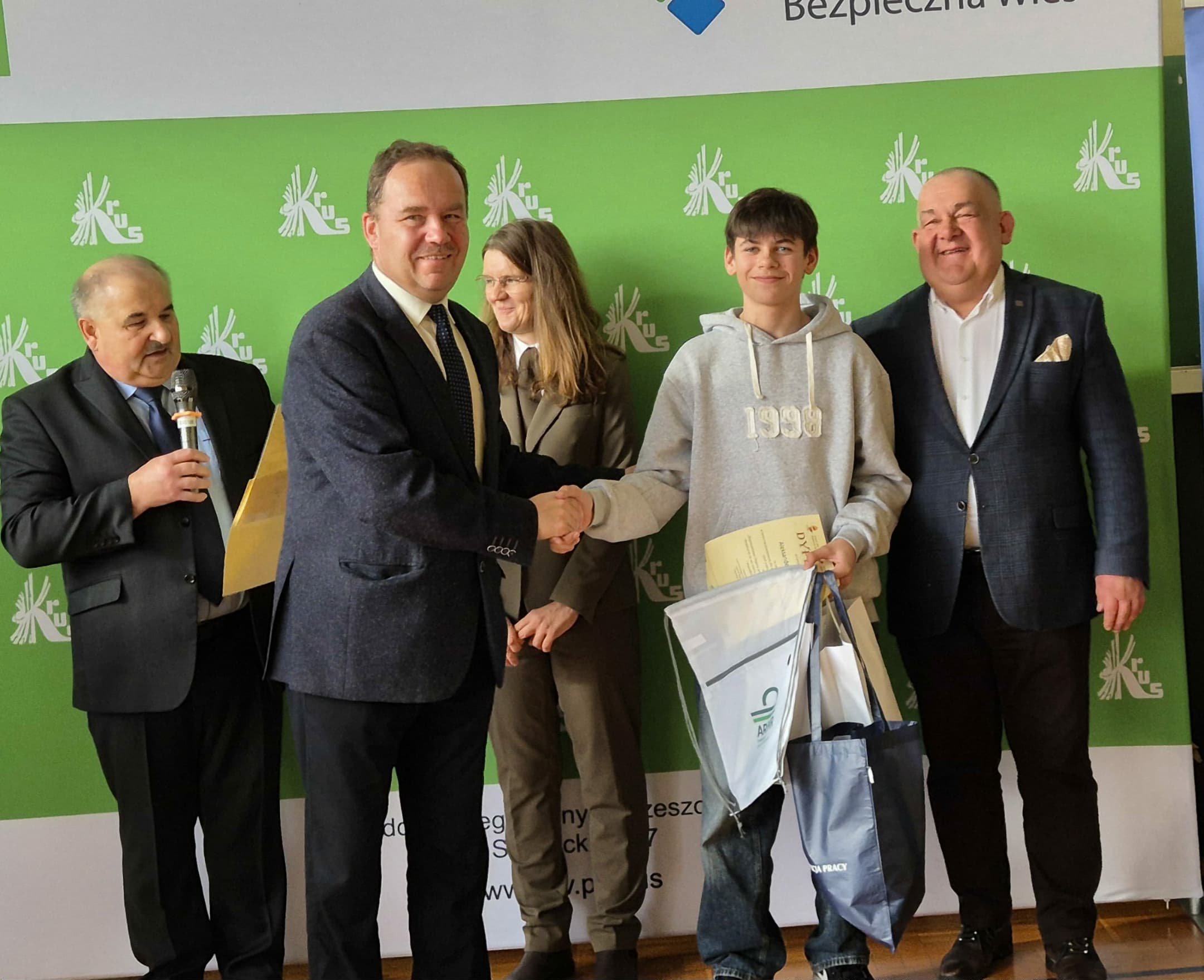 a8a2b424-38ff-4412-b44e-63ff3f791e15