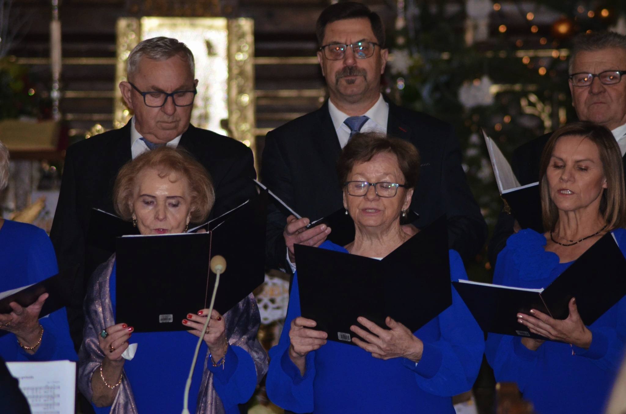 Fotografia przedstawia uczestników Chóru