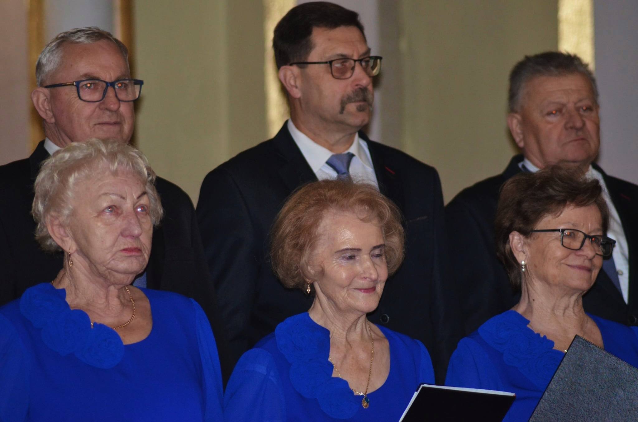 Fotografia przedstawia uczestników Chóru