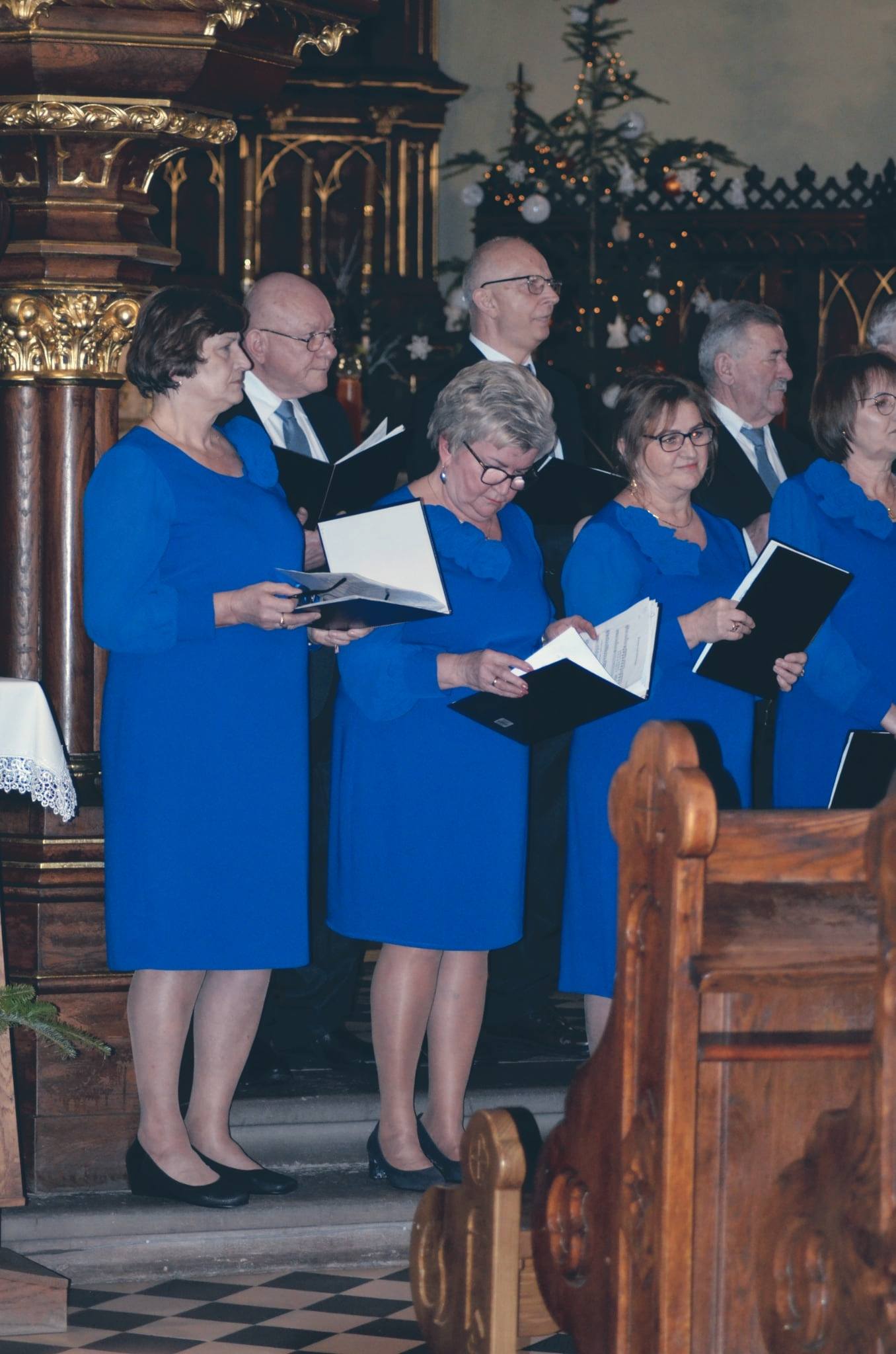 Fotografia przedstawia uczestników Chóru