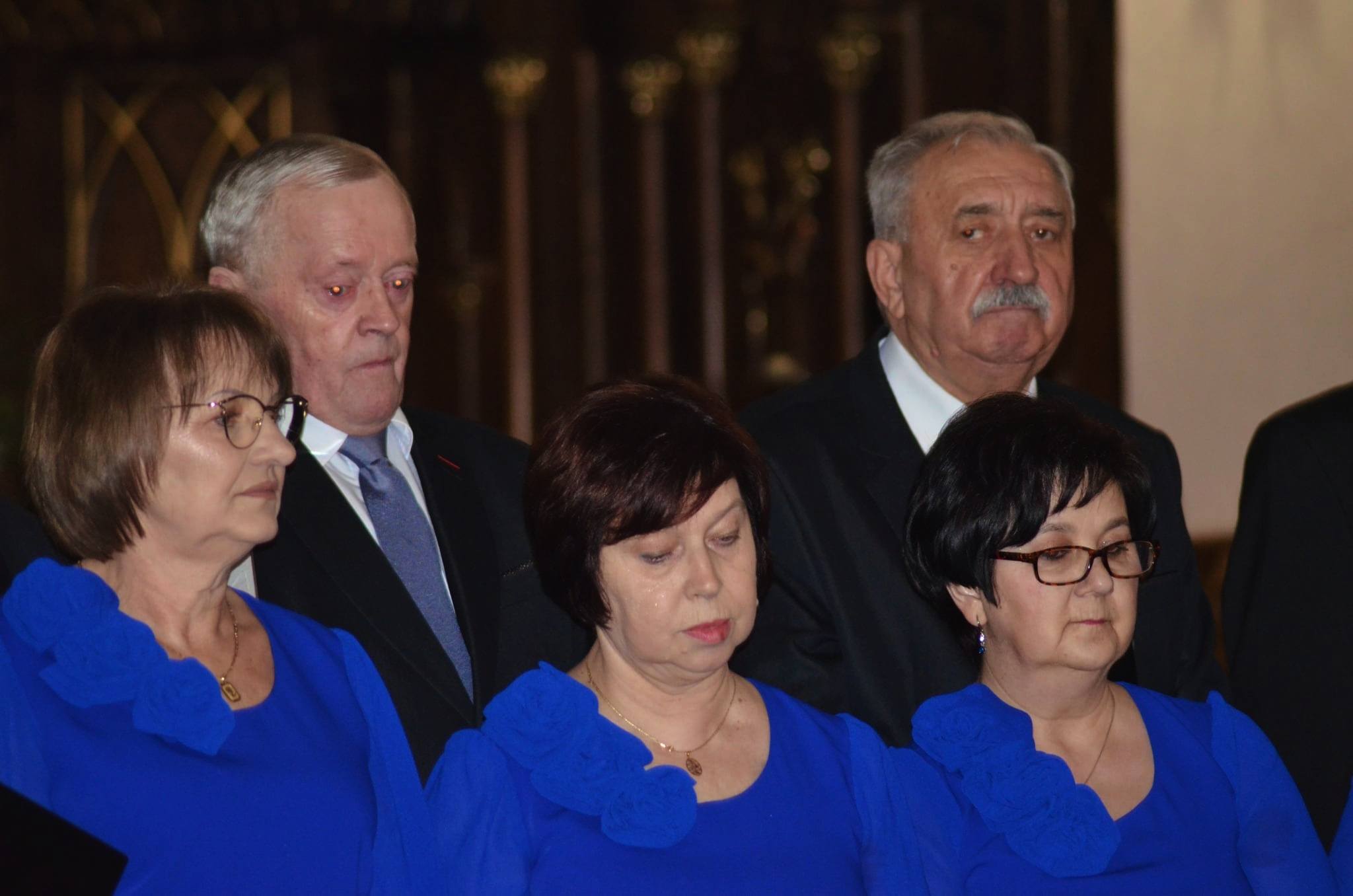 Fotografia przedstawia uczestników Chóru