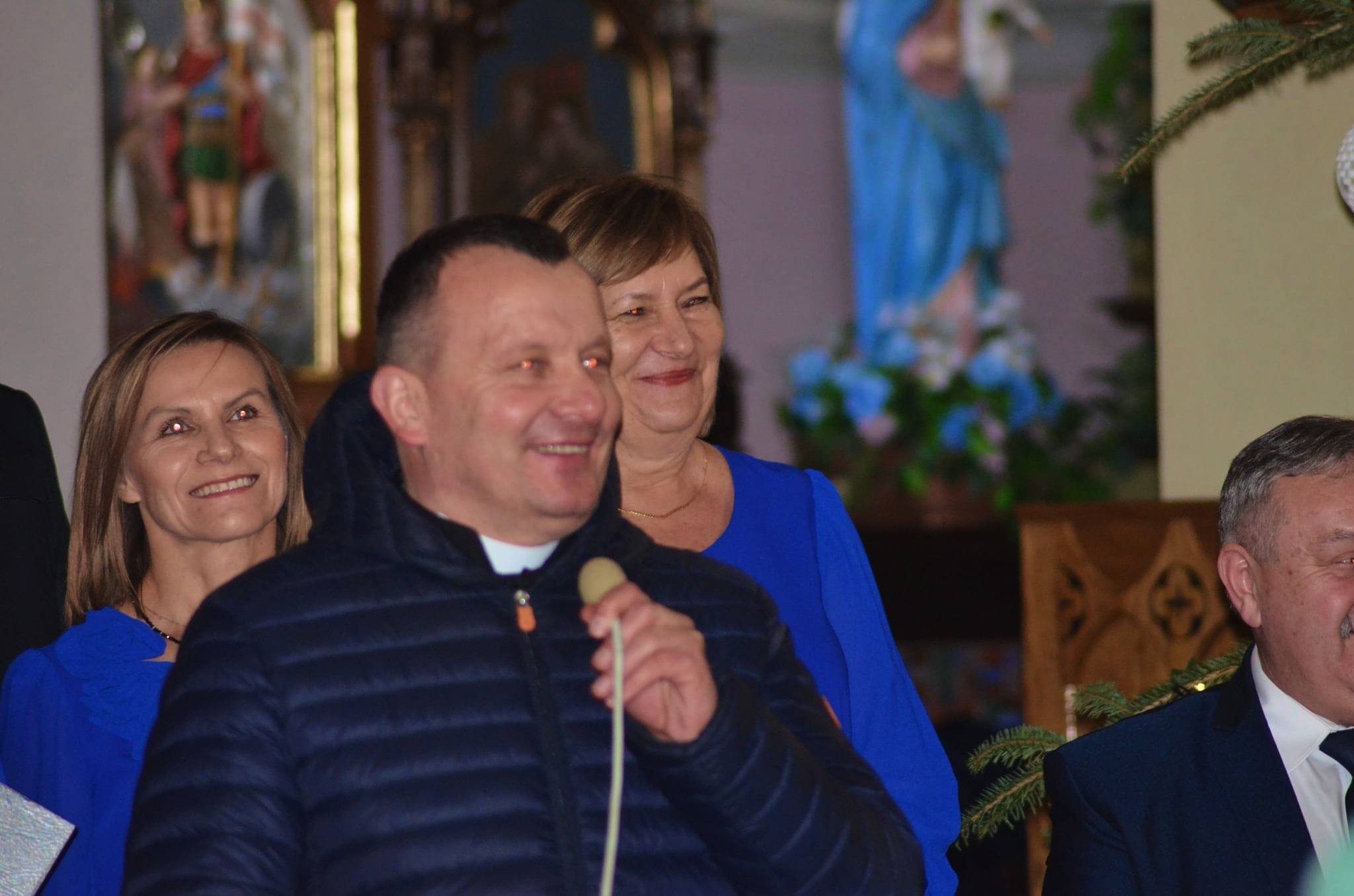 Fotografia przedstawia uczestników Chóru